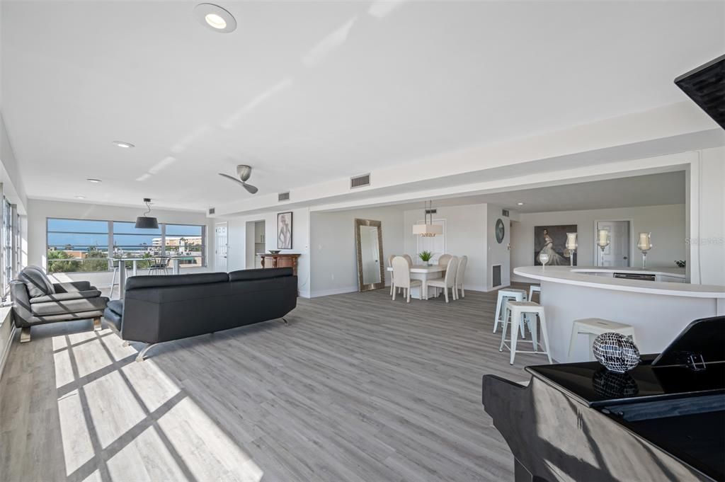 En Venta: $449,000 (2 camas, 2 baños, 2670 Pies cuadrados)