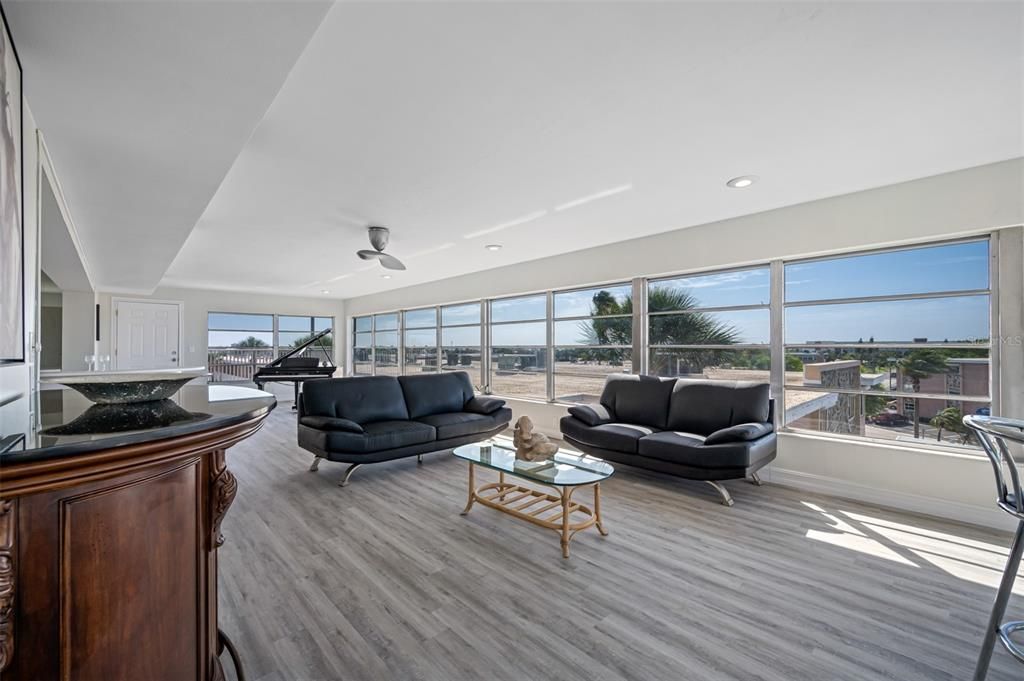 En Venta: $449,000 (2 camas, 2 baños, 2670 Pies cuadrados)