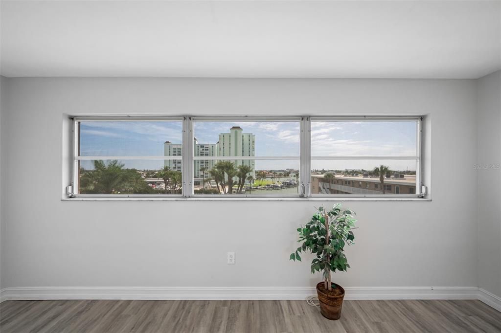 En Venta: $449,000 (2 camas, 2 baños, 2670 Pies cuadrados)
