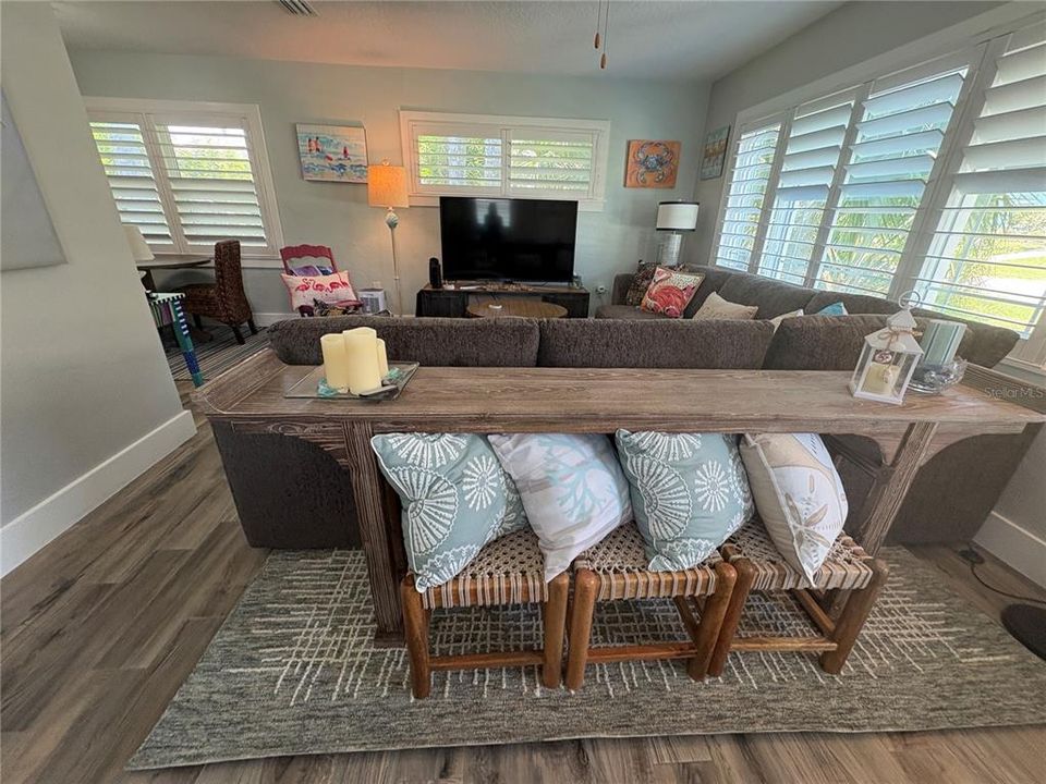 For Rent: $2,295 (2 beds, 2 baths, 915 Square Feet)