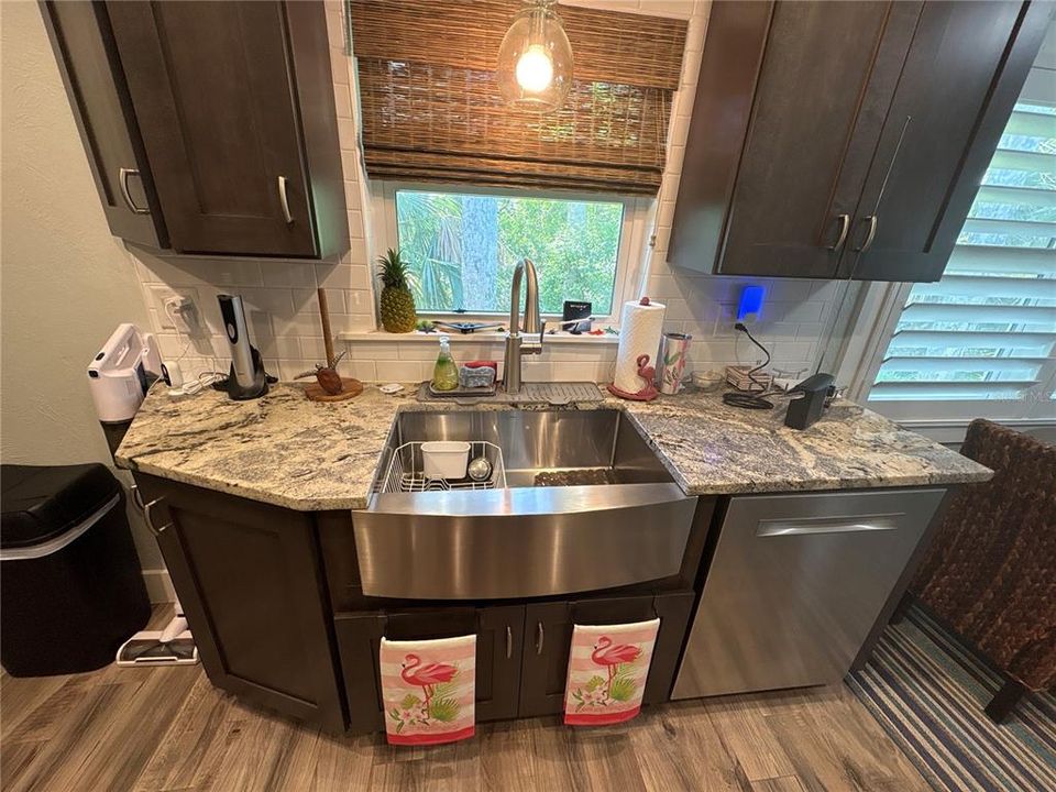 For Rent: $2,295 (2 beds, 2 baths, 915 Square Feet)