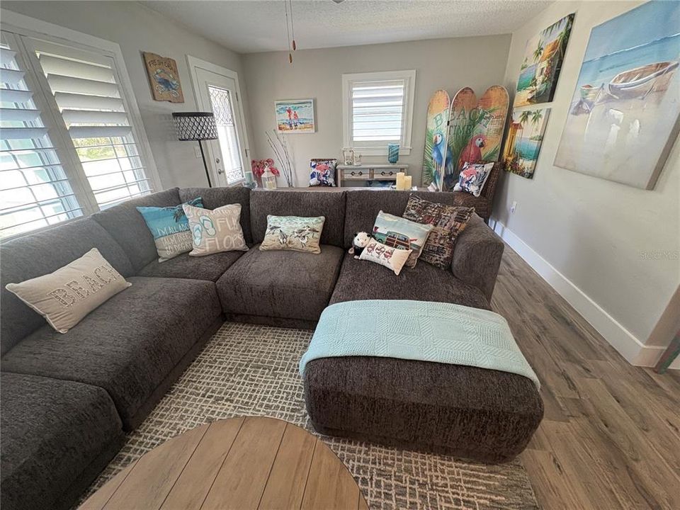 For Rent: $2,295 (2 beds, 2 baths, 915 Square Feet)