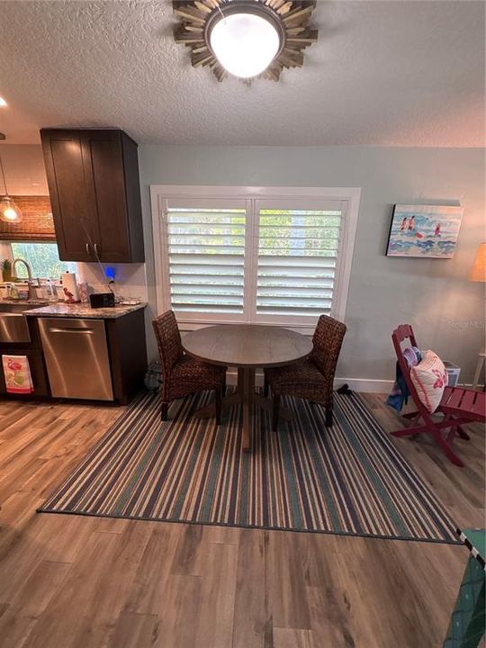 For Rent: $2,295 (2 beds, 2 baths, 915 Square Feet)