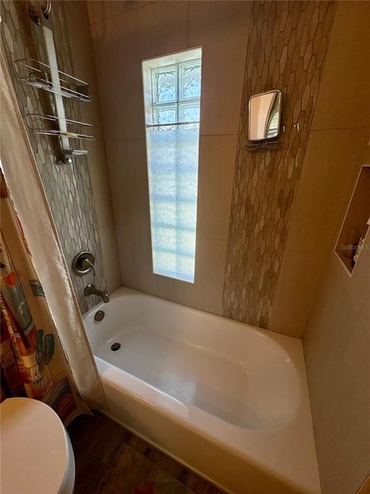 For Rent: $2,295 (2 beds, 2 baths, 915 Square Feet)