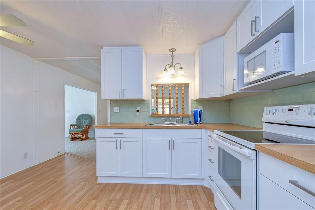 На продажу: $149,900 (2 спален, 2 ванн, 1152 Квадратных фут)