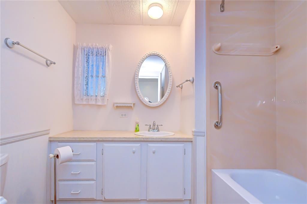 На продажу: $149,900 (2 спален, 2 ванн, 1152 Квадратных фут)