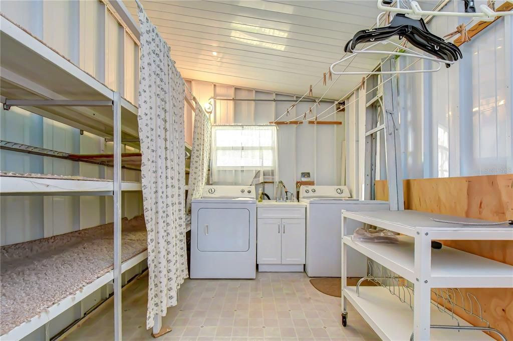 На продажу: $149,900 (2 спален, 2 ванн, 1152 Квадратных фут)