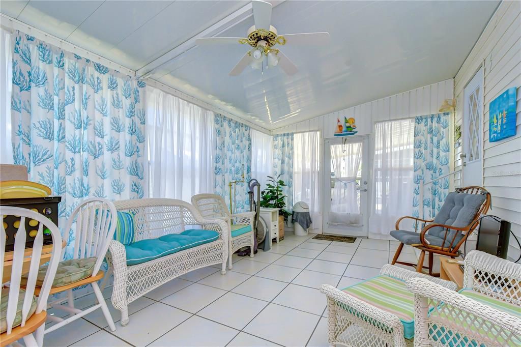 На продажу: $149,900 (2 спален, 2 ванн, 1152 Квадратных фут)