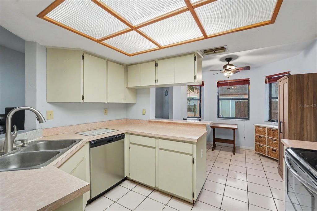 For Sale: $275,000 (2 beds, 2 baths, 1614 Square Feet)