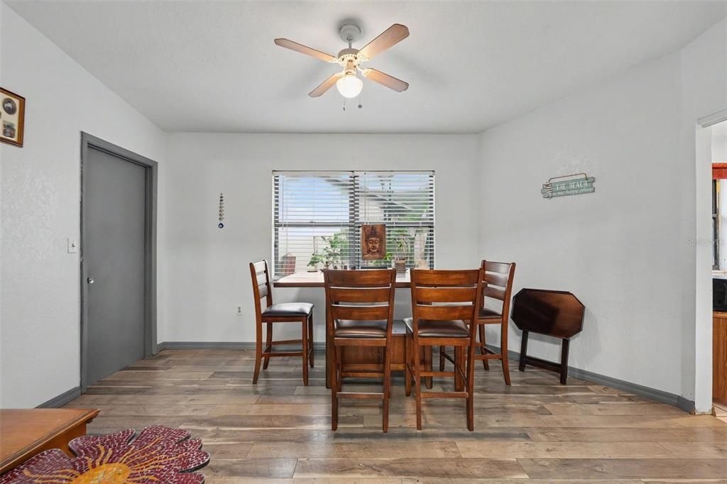 For Sale: $275,000 (2 beds, 2 baths, 1614 Square Feet)