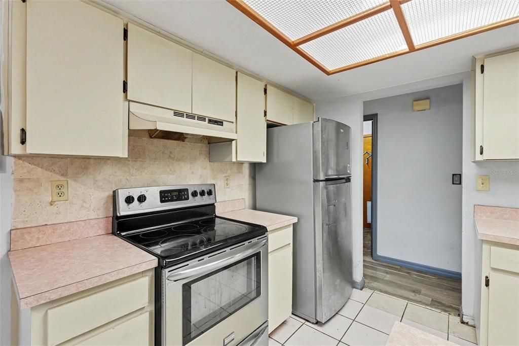 For Sale: $275,000 (2 beds, 2 baths, 1614 Square Feet)