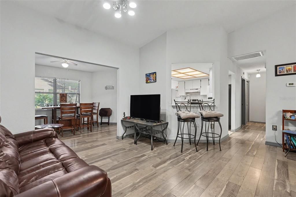For Sale: $275,000 (2 beds, 2 baths, 1614 Square Feet)