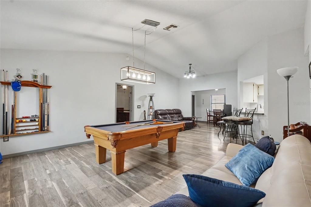 For Sale: $275,000 (2 beds, 2 baths, 1614 Square Feet)