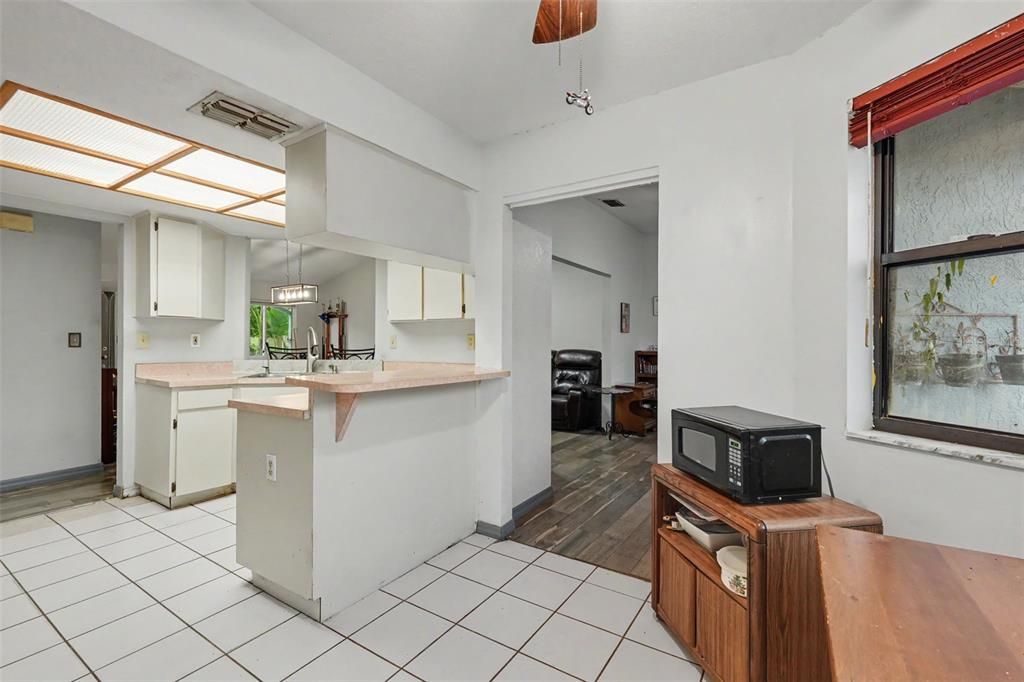 For Sale: $275,000 (2 beds, 2 baths, 1614 Square Feet)