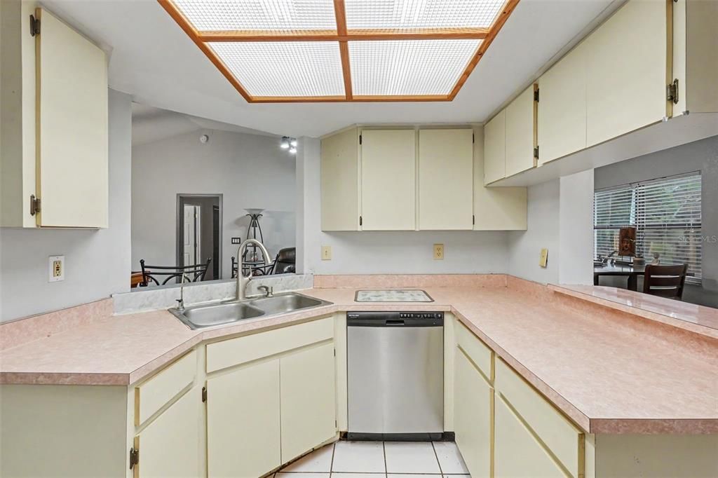 For Sale: $275,000 (2 beds, 2 baths, 1614 Square Feet)