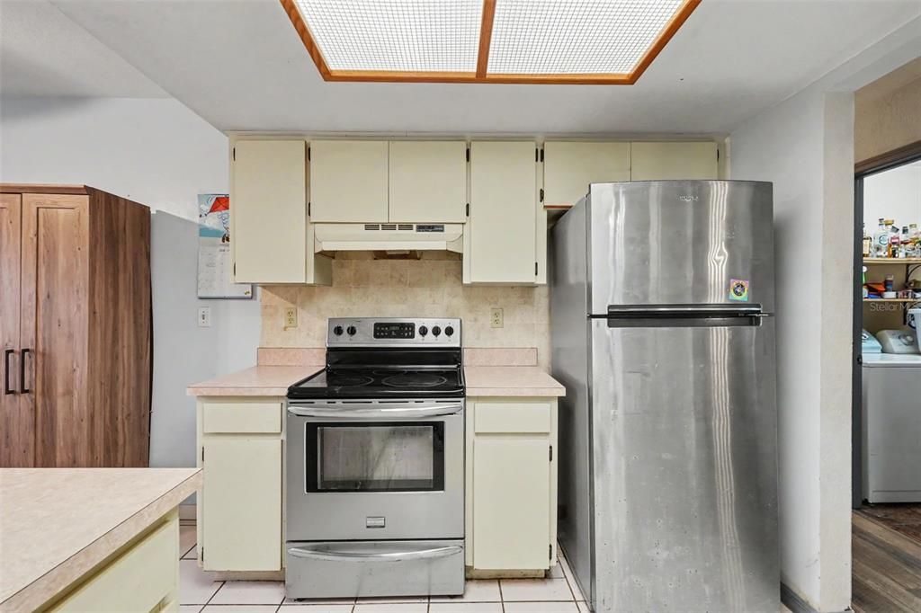 For Sale: $275,000 (2 beds, 2 baths, 1614 Square Feet)