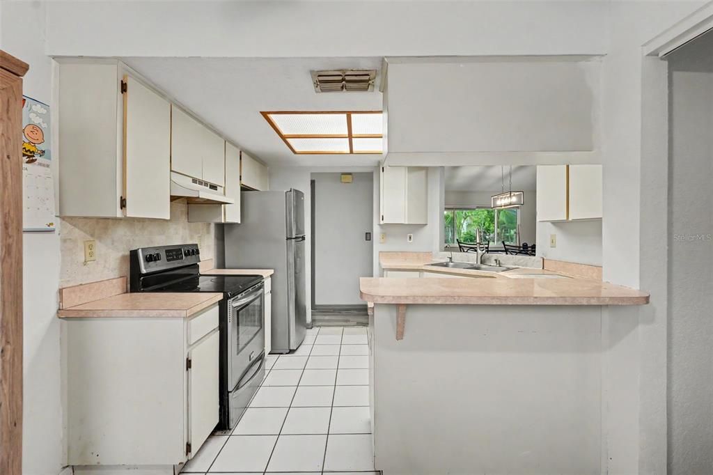 For Sale: $275,000 (2 beds, 2 baths, 1614 Square Feet)