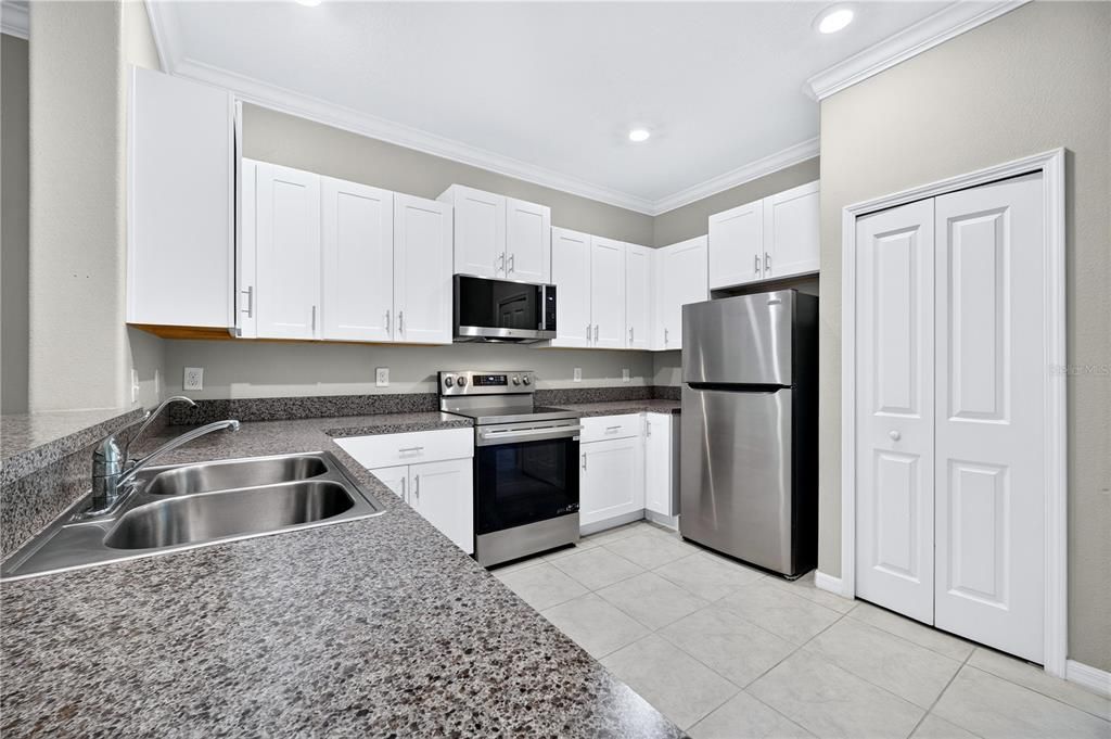For Sale: $280,000 (3 beds, 2 baths, 1670 Square Feet)