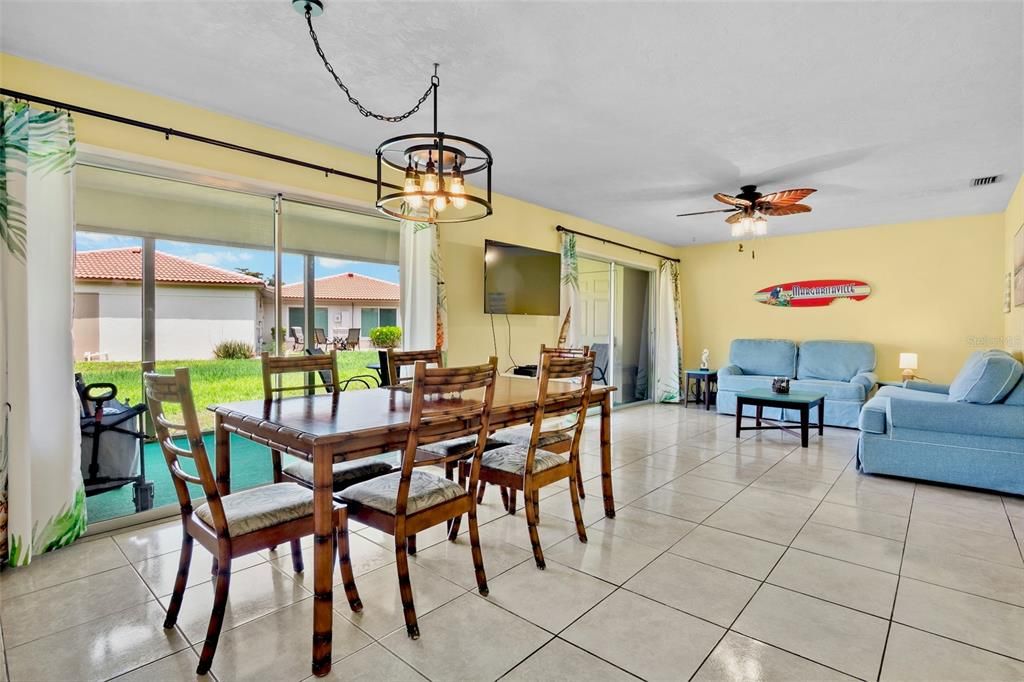 For Sale: $429,000 (2 beds, 2 baths, 1036 Square Feet)