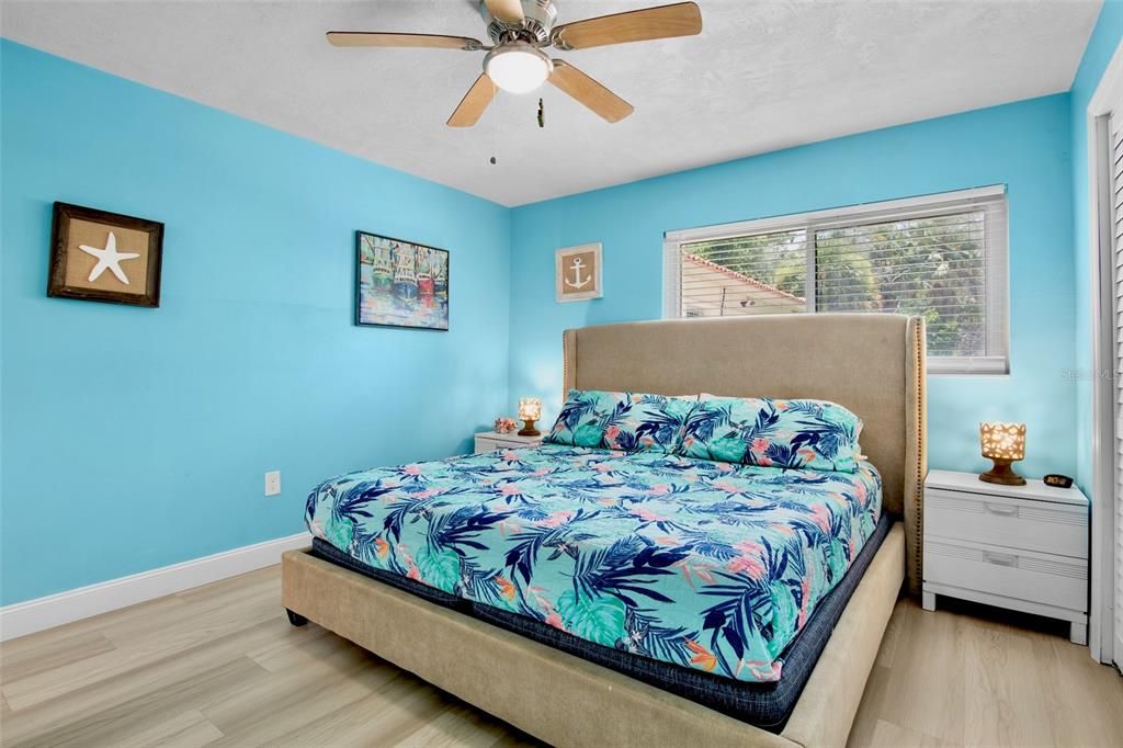 For Sale: $429,000 (2 beds, 2 baths, 1036 Square Feet)