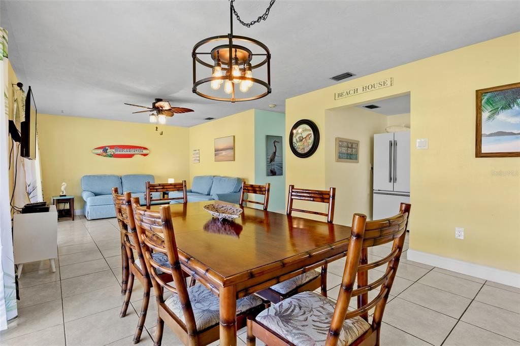 For Sale: $429,000 (2 beds, 2 baths, 1036 Square Feet)