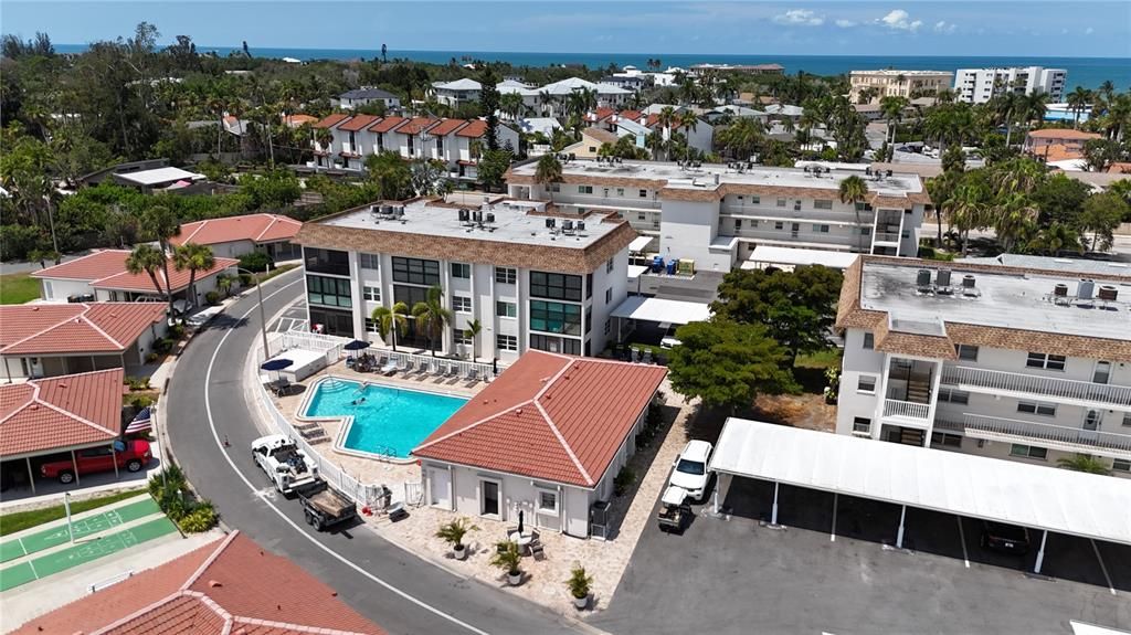 For Sale: $429,000 (2 beds, 2 baths, 1036 Square Feet)