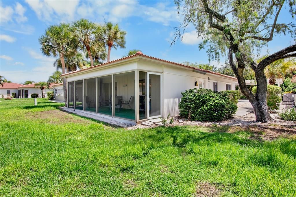 For Sale: $429,000 (2 beds, 2 baths, 1036 Square Feet)