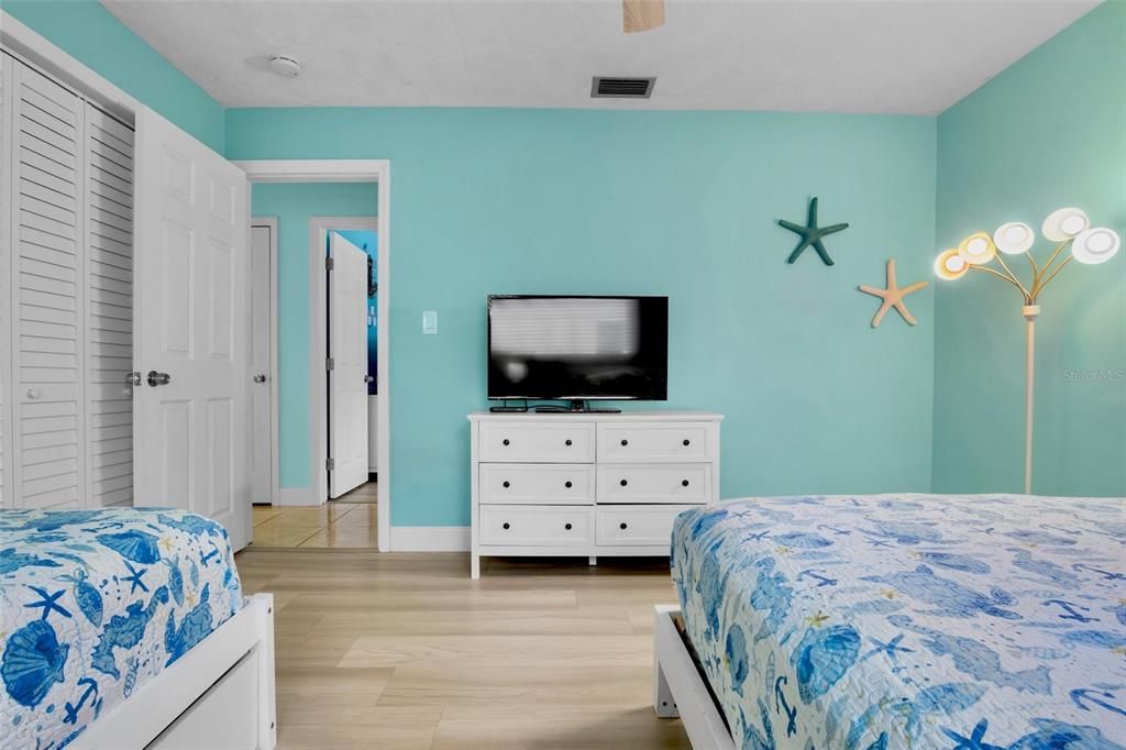 For Sale: $429,000 (2 beds, 2 baths, 1036 Square Feet)
