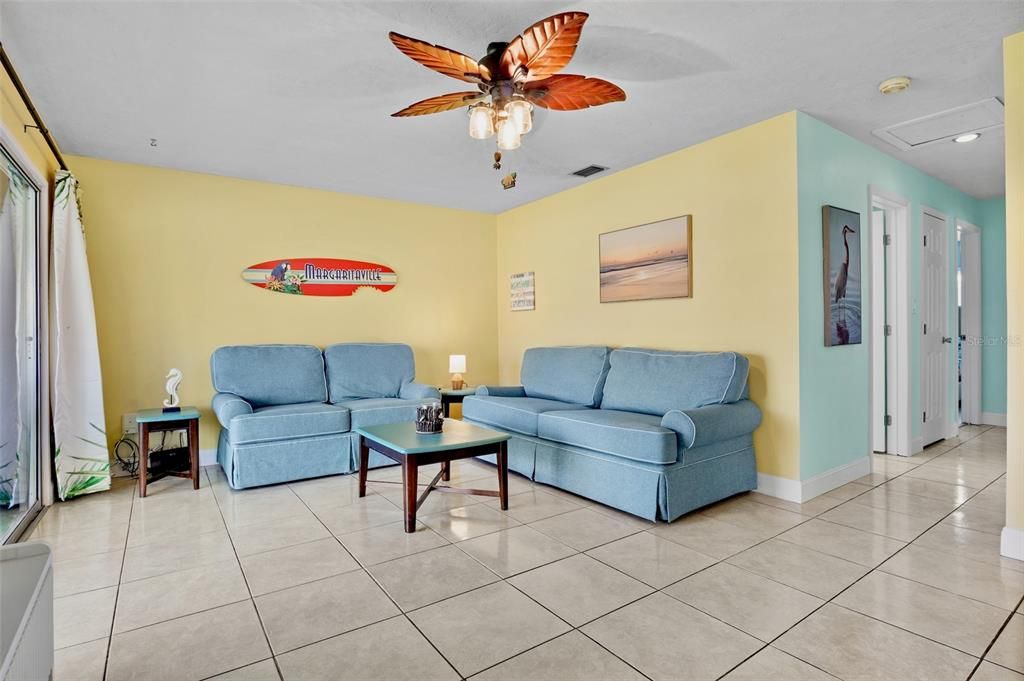 For Sale: $429,000 (2 beds, 2 baths, 1036 Square Feet)