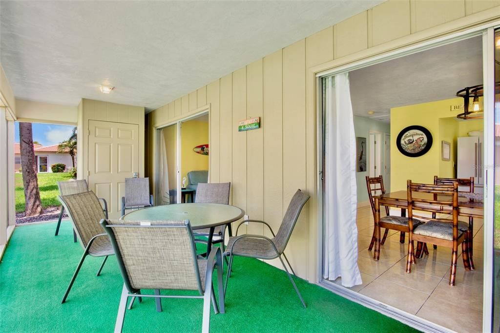 For Sale: $429,000 (2 beds, 2 baths, 1036 Square Feet)