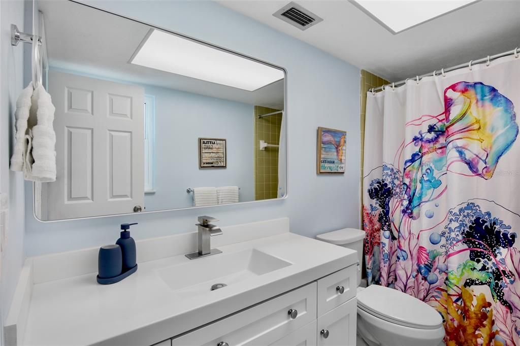 For Sale: $429,000 (2 beds, 2 baths, 1036 Square Feet)