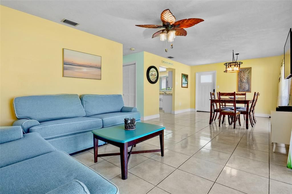 For Sale: $429,000 (2 beds, 2 baths, 1036 Square Feet)