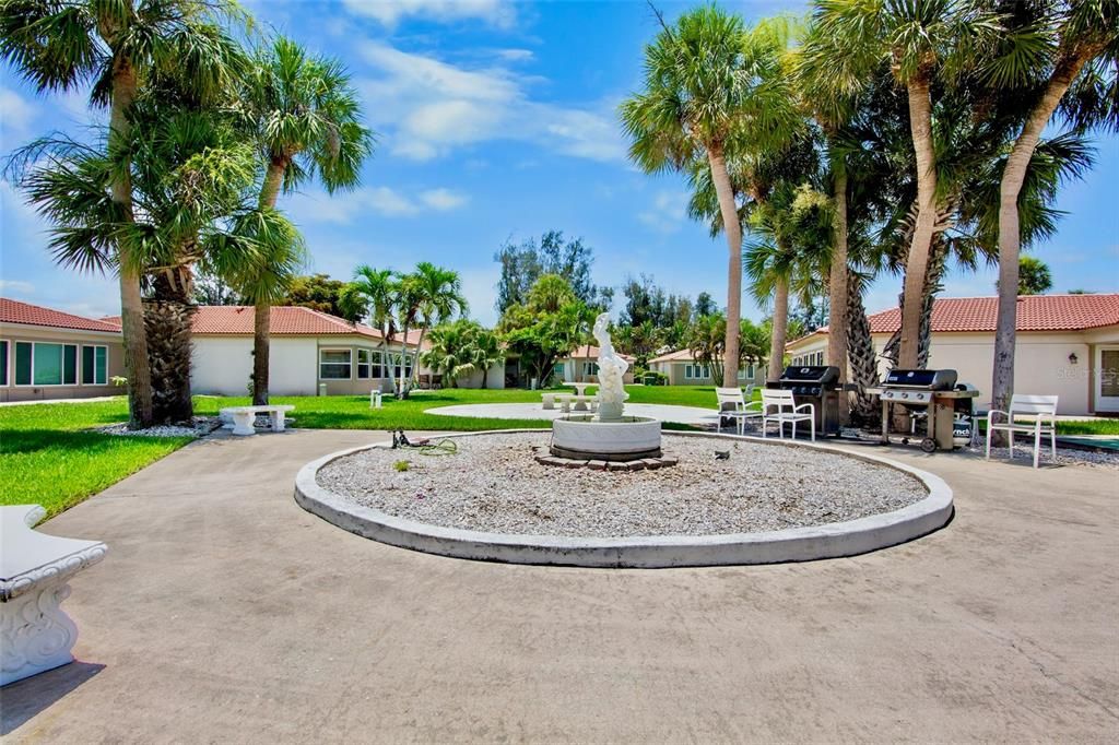 For Sale: $429,000 (2 beds, 2 baths, 1036 Square Feet)