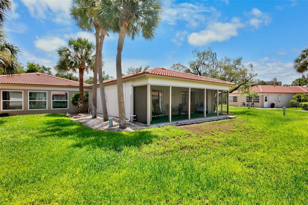 For Sale: $429,000 (2 beds, 2 baths, 1036 Square Feet)