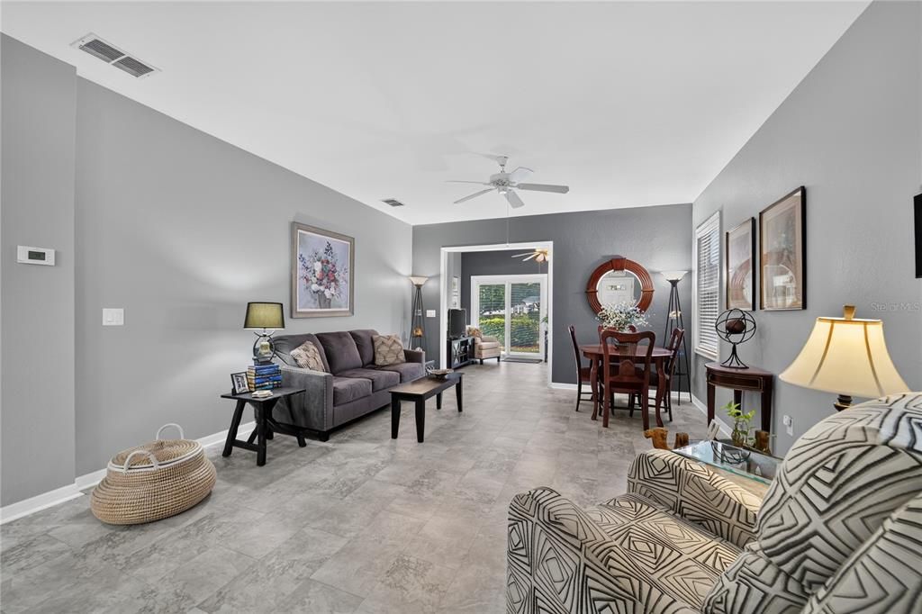 En Venta: $284,900 (2 camas, 2 baños, 1147 Pies cuadrados)