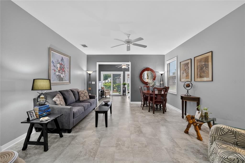 En Venta: $284,900 (2 camas, 2 baños, 1147 Pies cuadrados)