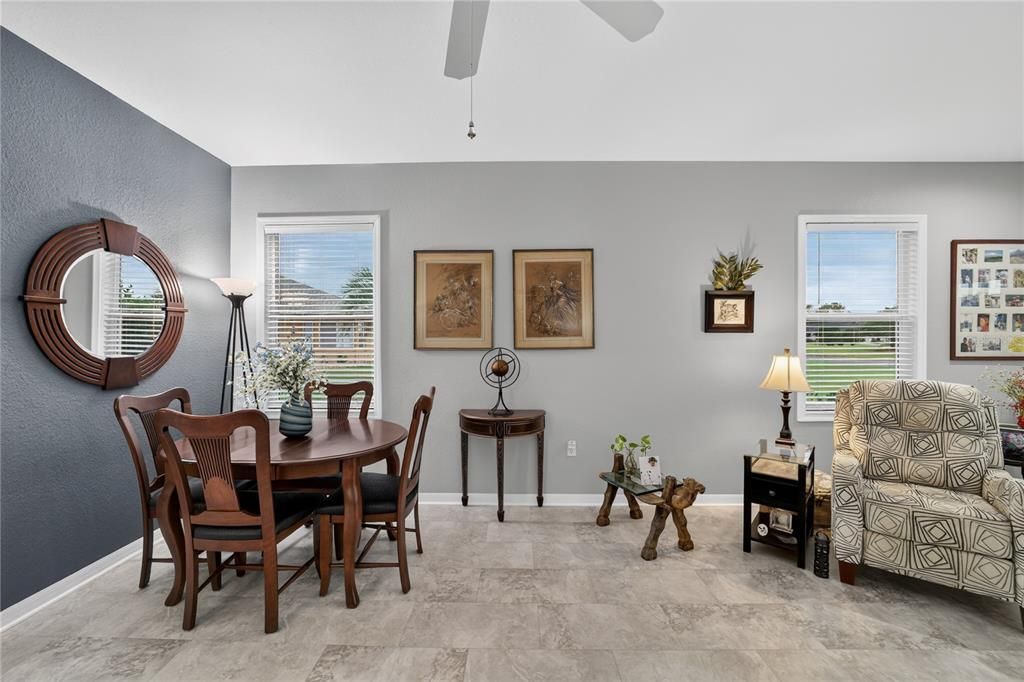 En Venta: $284,900 (2 camas, 2 baños, 1147 Pies cuadrados)