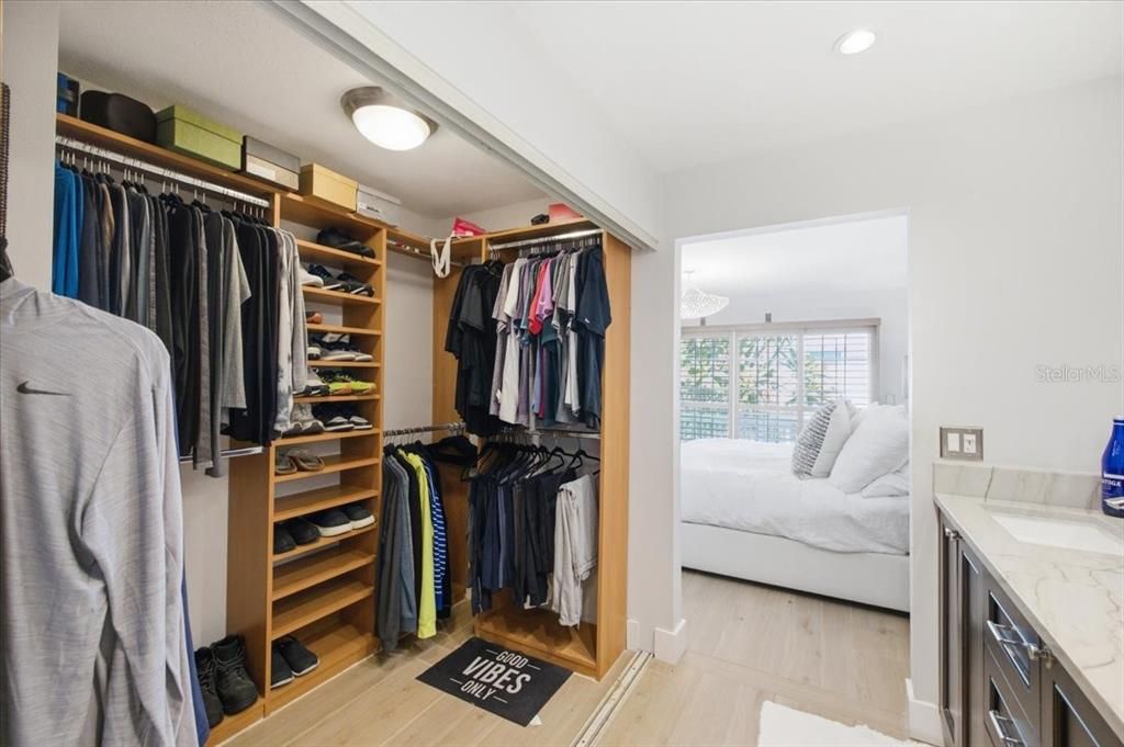 For Sale: $579,900 (3 beds, 2 baths, 1564 Square Feet)
