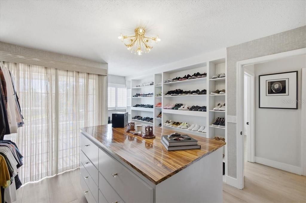 For Sale: $579,900 (3 beds, 2 baths, 1564 Square Feet)