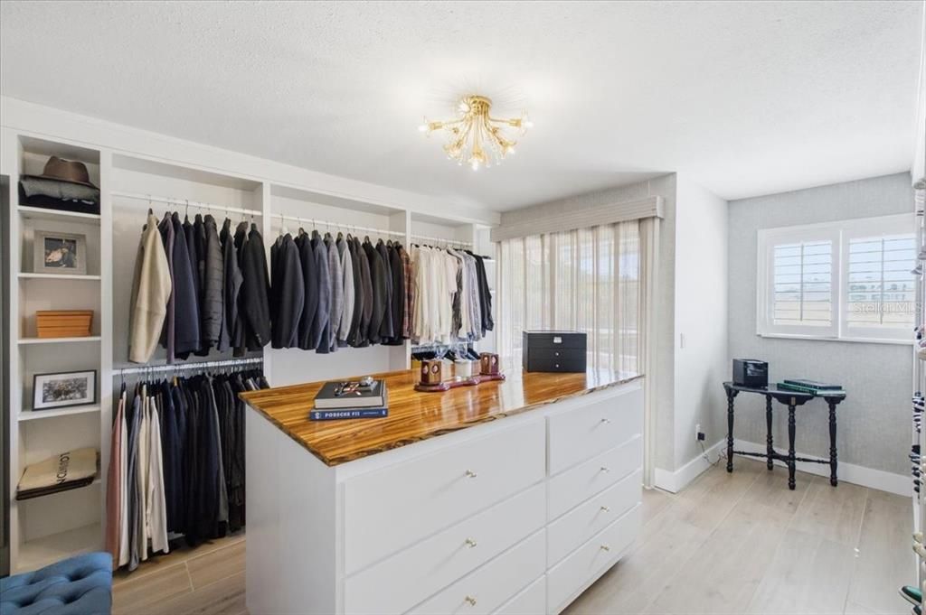 For Sale: $579,900 (3 beds, 2 baths, 1564 Square Feet)
