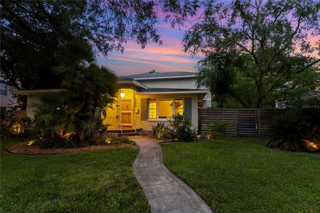 En Venta: $1,195,000 (3 camas, 3 baños, 2207 Pies cuadrados)