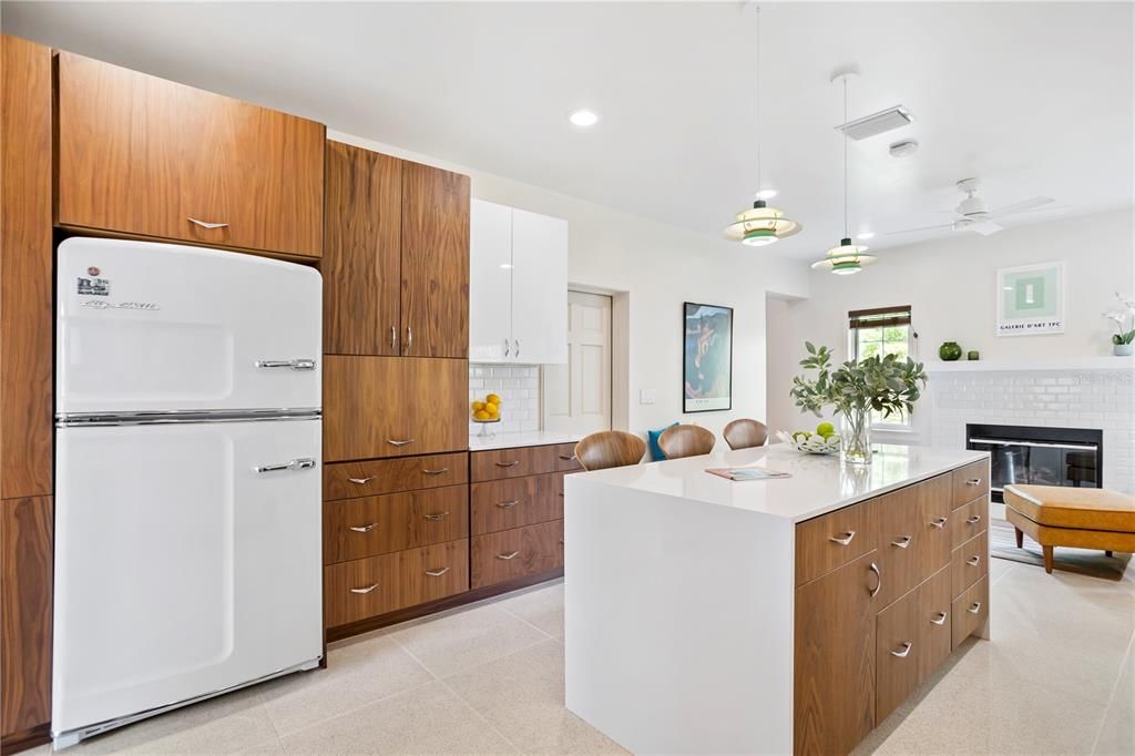 En Venta: $1,195,000 (3 camas, 3 baños, 2207 Pies cuadrados)