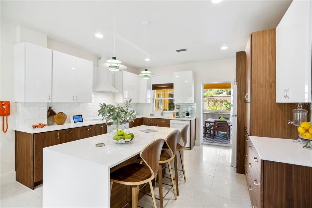 En Venta: $1,195,000 (3 camas, 3 baños, 2207 Pies cuadrados)
