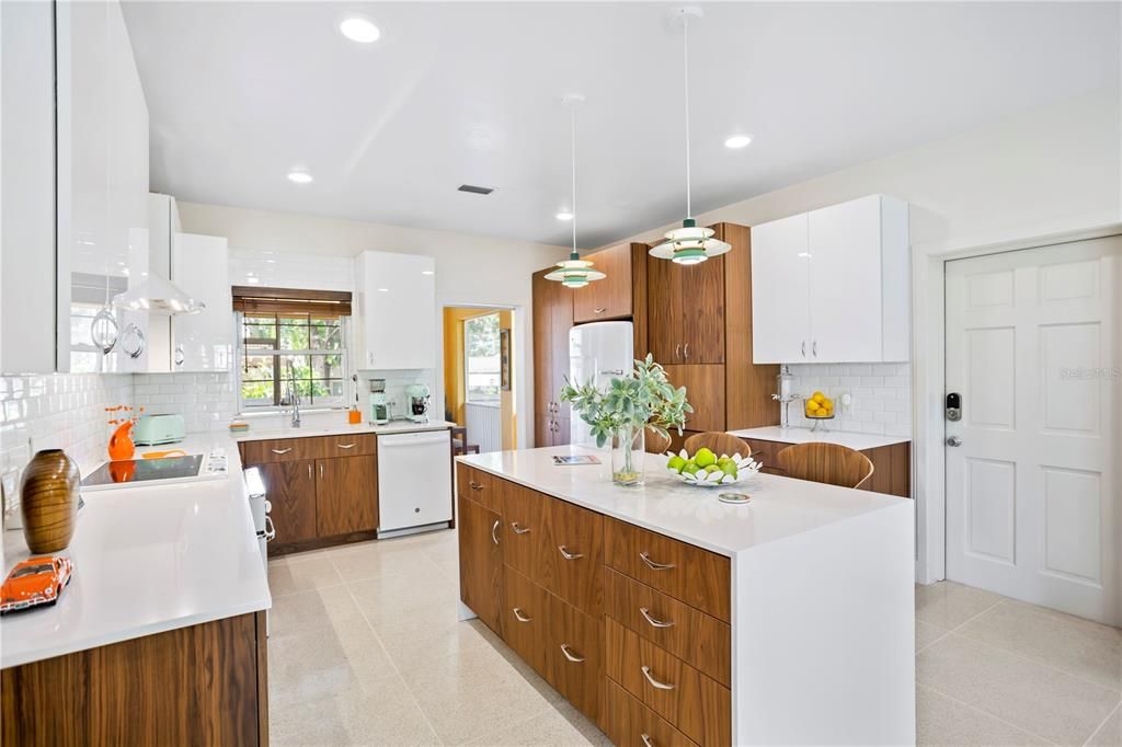 En Venta: $1,195,000 (3 camas, 3 baños, 2207 Pies cuadrados)