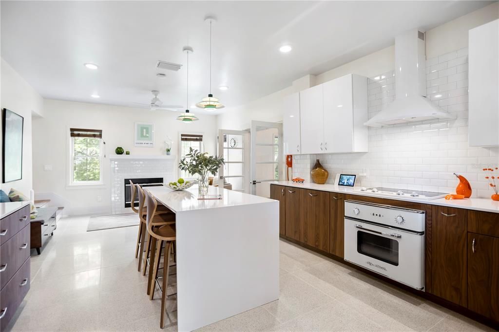 En Venta: $1,195,000 (3 camas, 3 baños, 2207 Pies cuadrados)