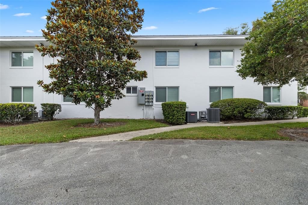 : $195,900 (1 beds, 1 baths, 612 Square Feet)
