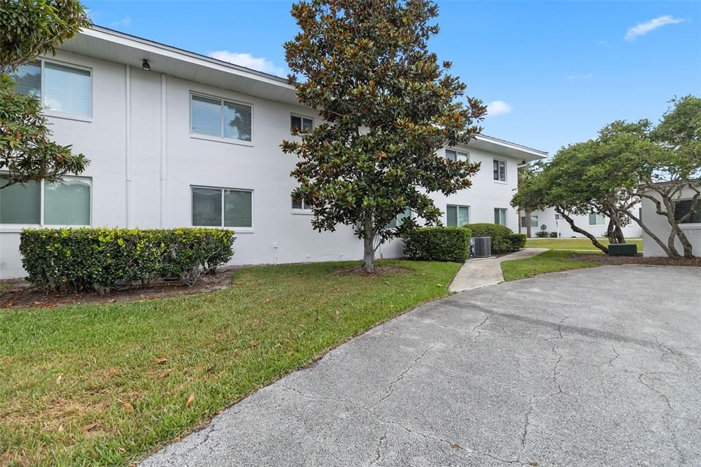 : $195,900 (1 beds, 1 baths, 612 Square Feet)