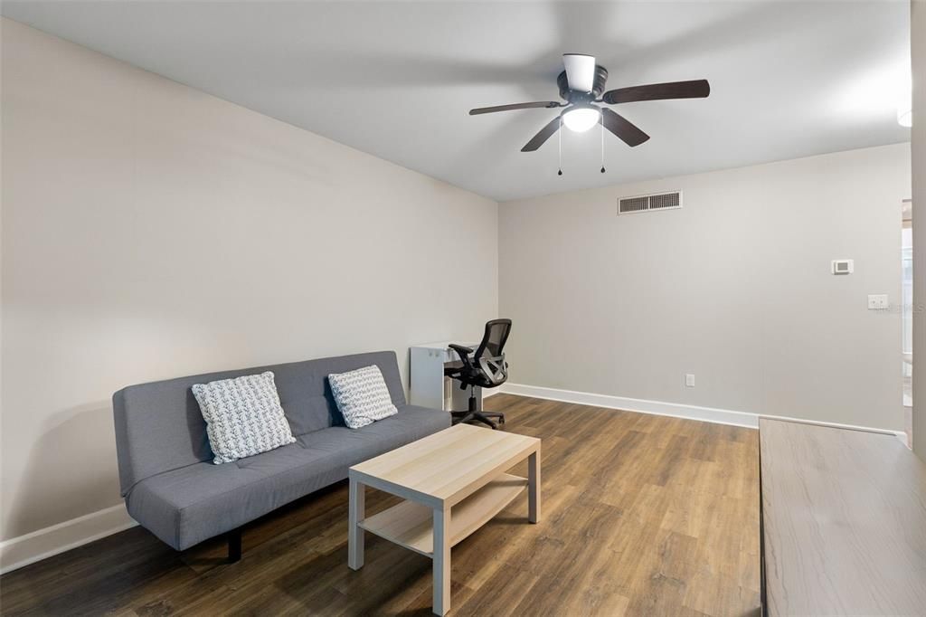 : $195,900 (1 beds, 1 baths, 612 Square Feet)