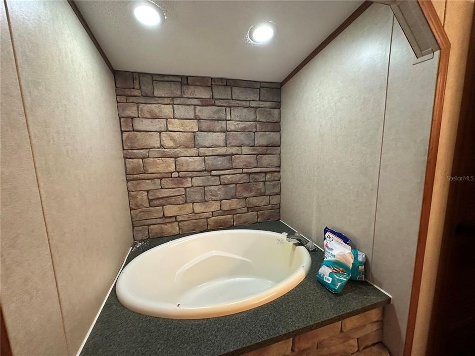 На продажу: $259,400 (4 спален, 2 ванн, 2341 Квадратных фут)