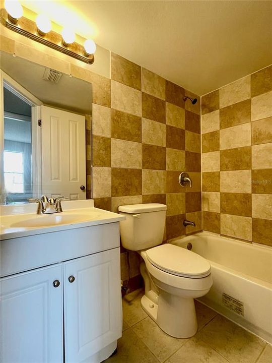 На продажу: $154,900 (3 спален, 2 ванн, 1128 Квадратных фут)